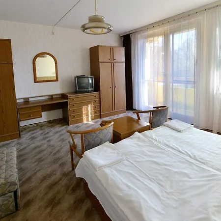 Fenyo Apartman * Zánka